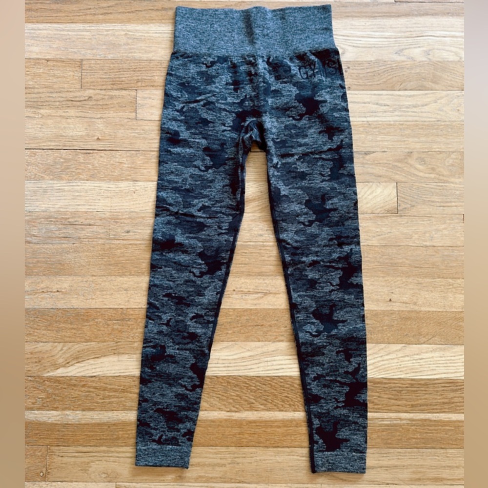 Gymshark Black Camo Booty-Scrunch Legging